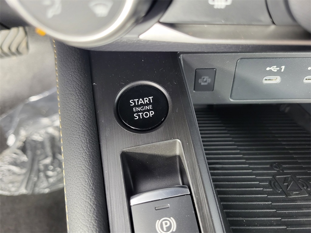 2025 Nissan Kicks SV photo 22