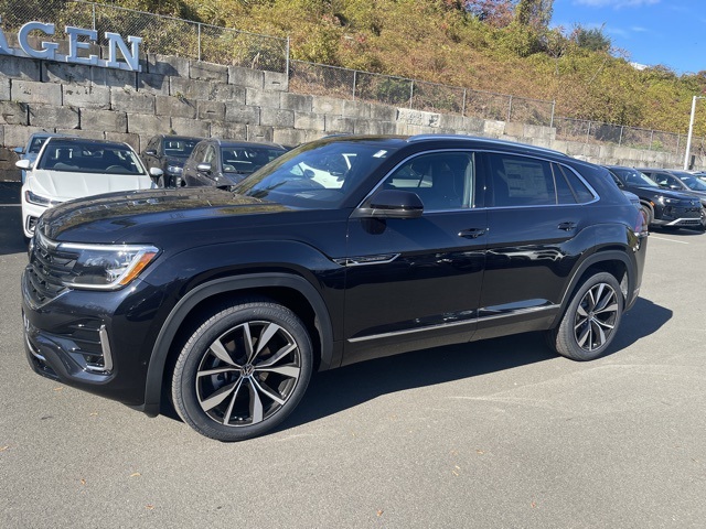 2026 Volkswagen Atlas Cross Sport SEL Premium R-Line photo 2