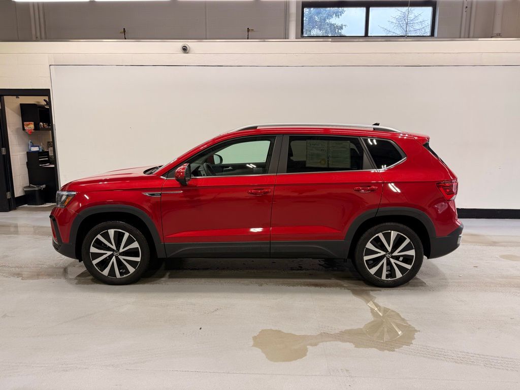 Used 2023 Volkswagen Taos SE with VIN 3VVNX7B27PM340988 for sale in Golden Valley, Minnesota