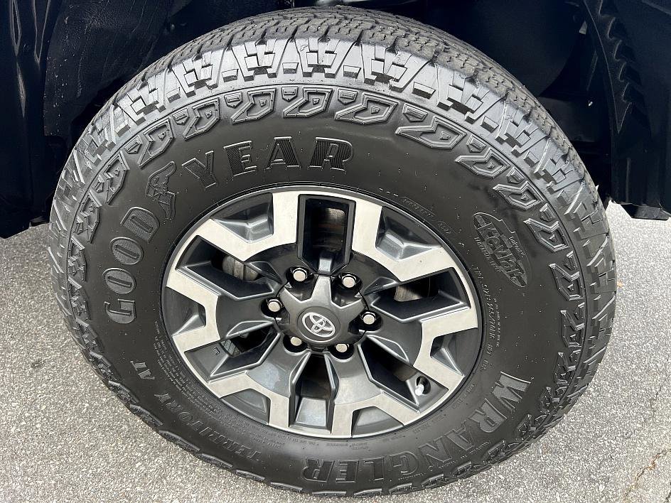 2023 Toyota Tacoma TRD Off-Road photo 12