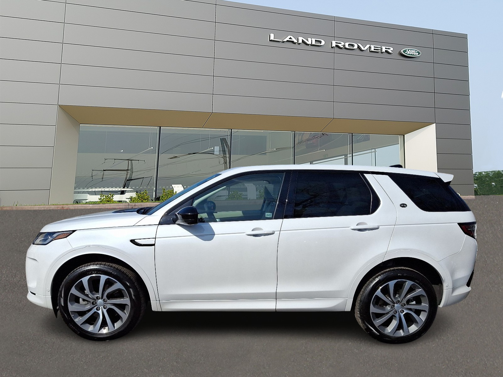 2025 Land Rover Discovery Sport S photo 3