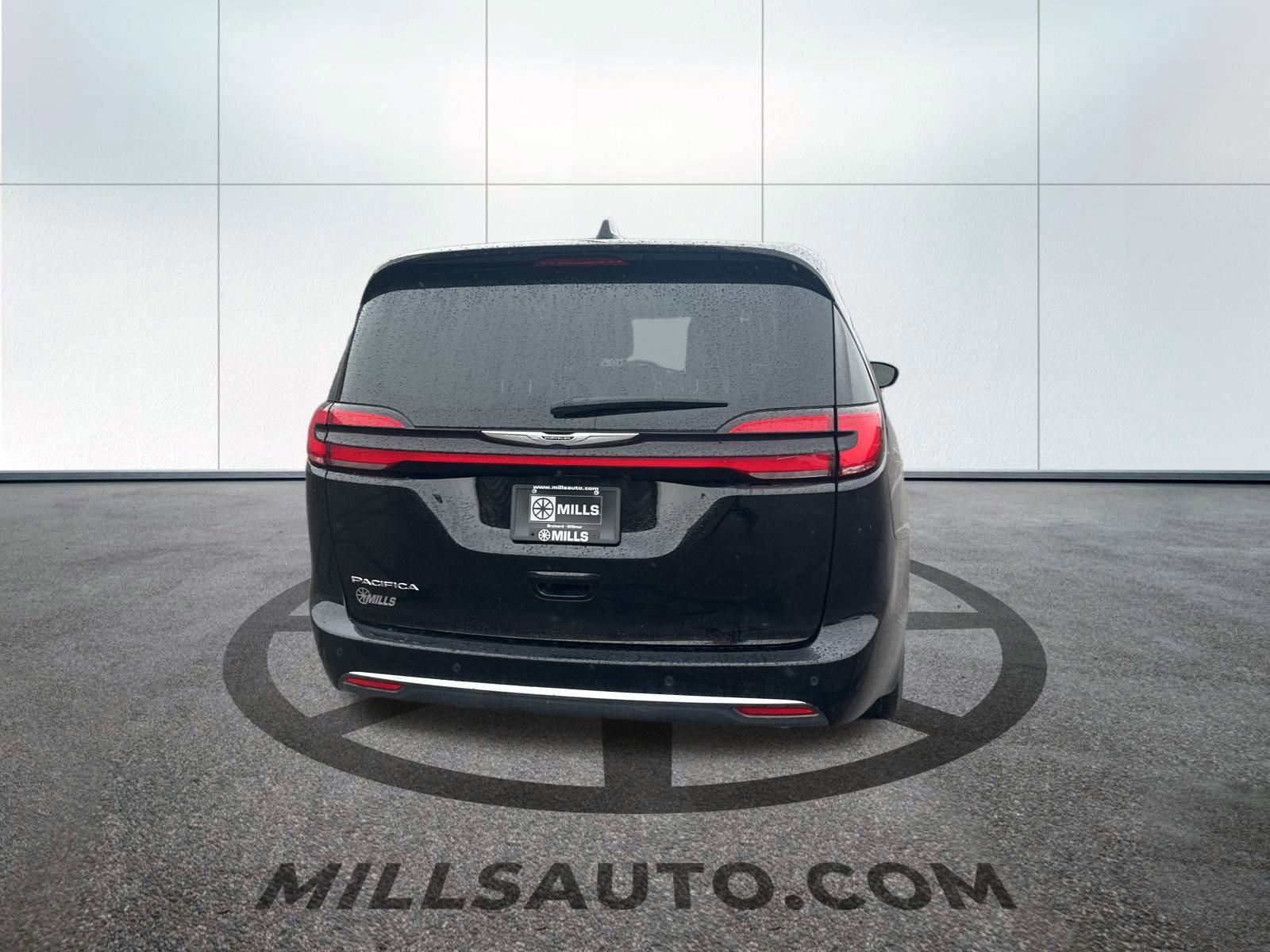 2024 Chrysler Pacifica Touring L photo 6