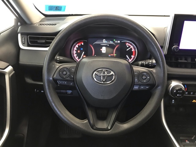 2023 Toyota RAV4 XLE photo 18