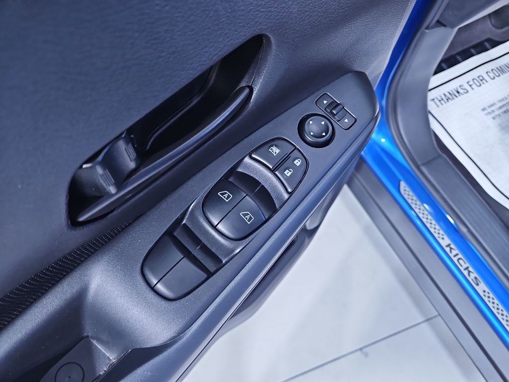 2024 Nissan Kicks S photo 11
