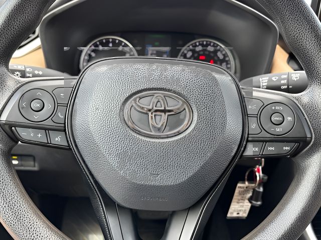 2021 Toyota RAV4 LE photo 12