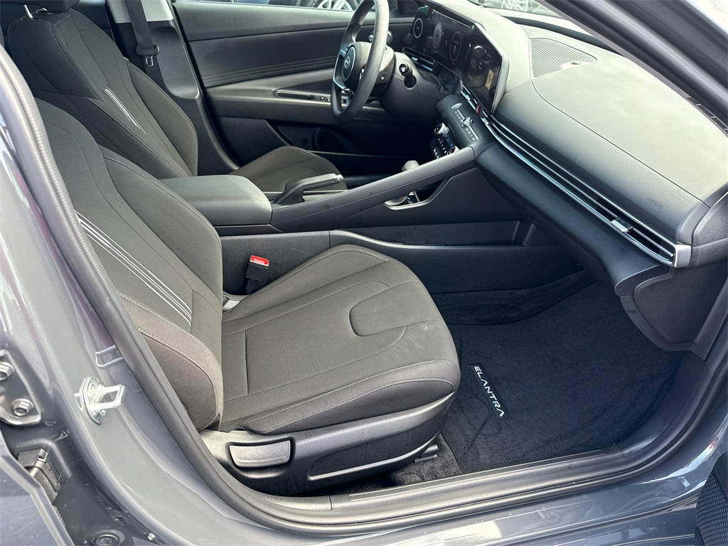 2024 Hyundai Elantra SEL photo 13