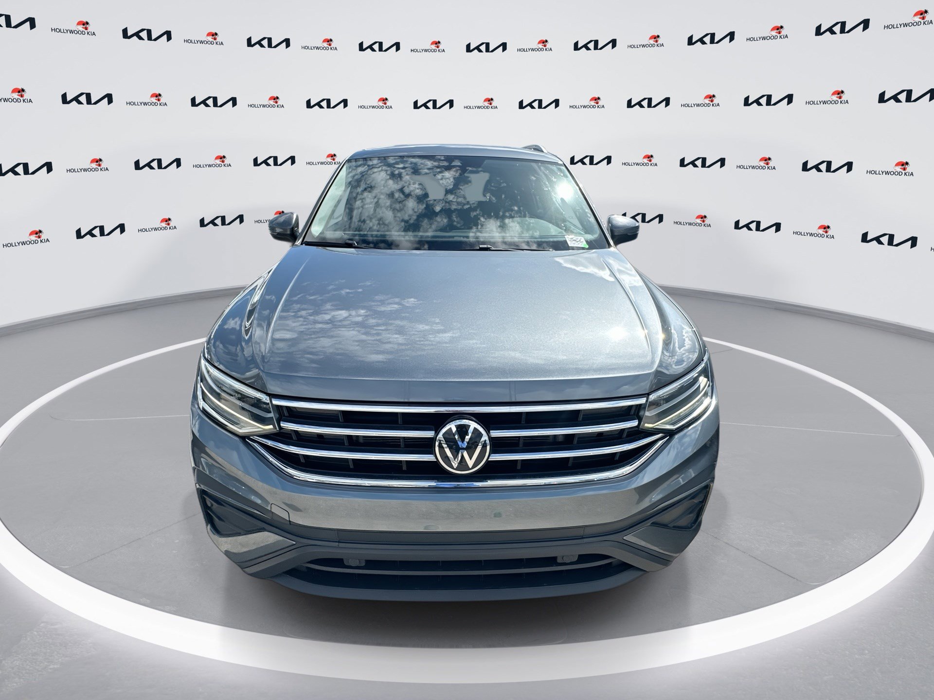 2023 Volkswagen Tiguan SE photo 3