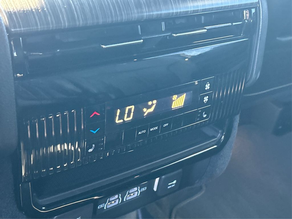 2023 Jeep Wagoneer Series III photo 34