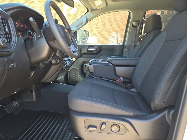 2026 Chevrolet Silverado 2500HD Custom photo 3