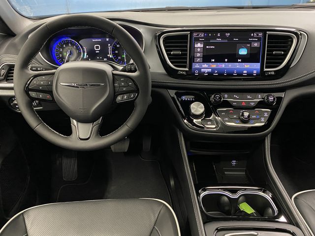 2026 Chrysler Pacifica Limited photo 4