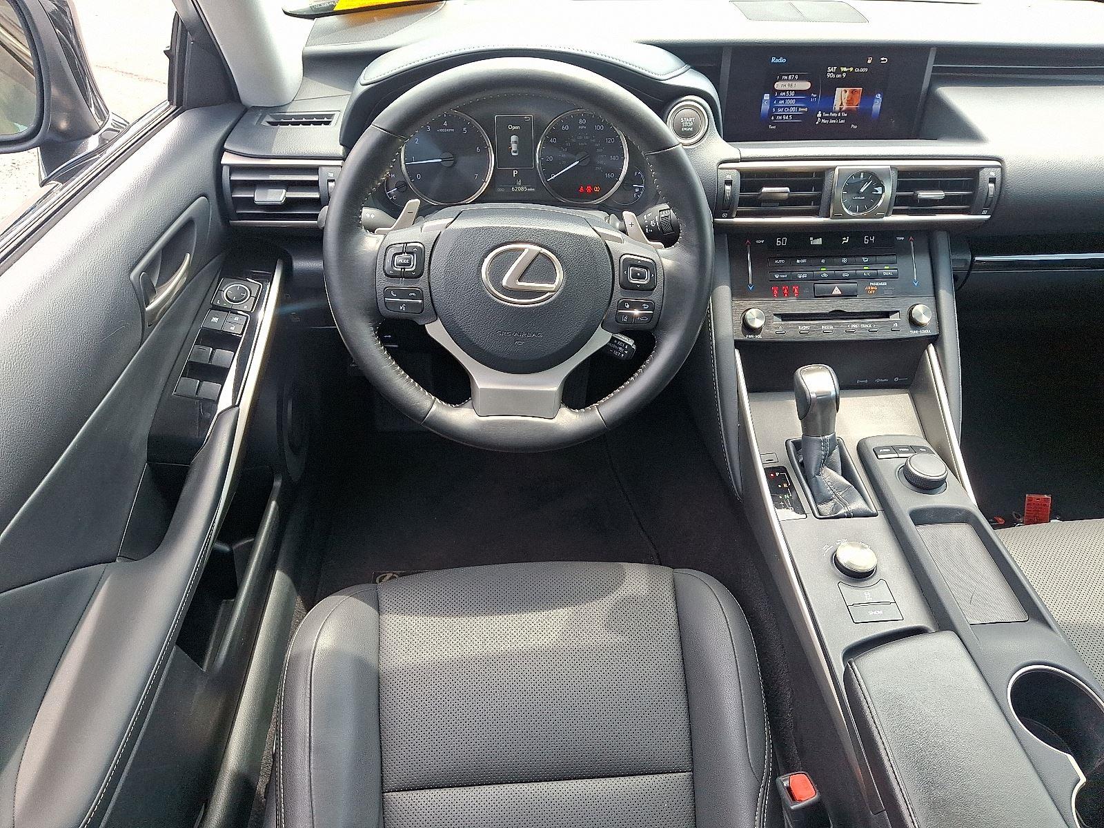 2018 Lexus IS 300 photo 11