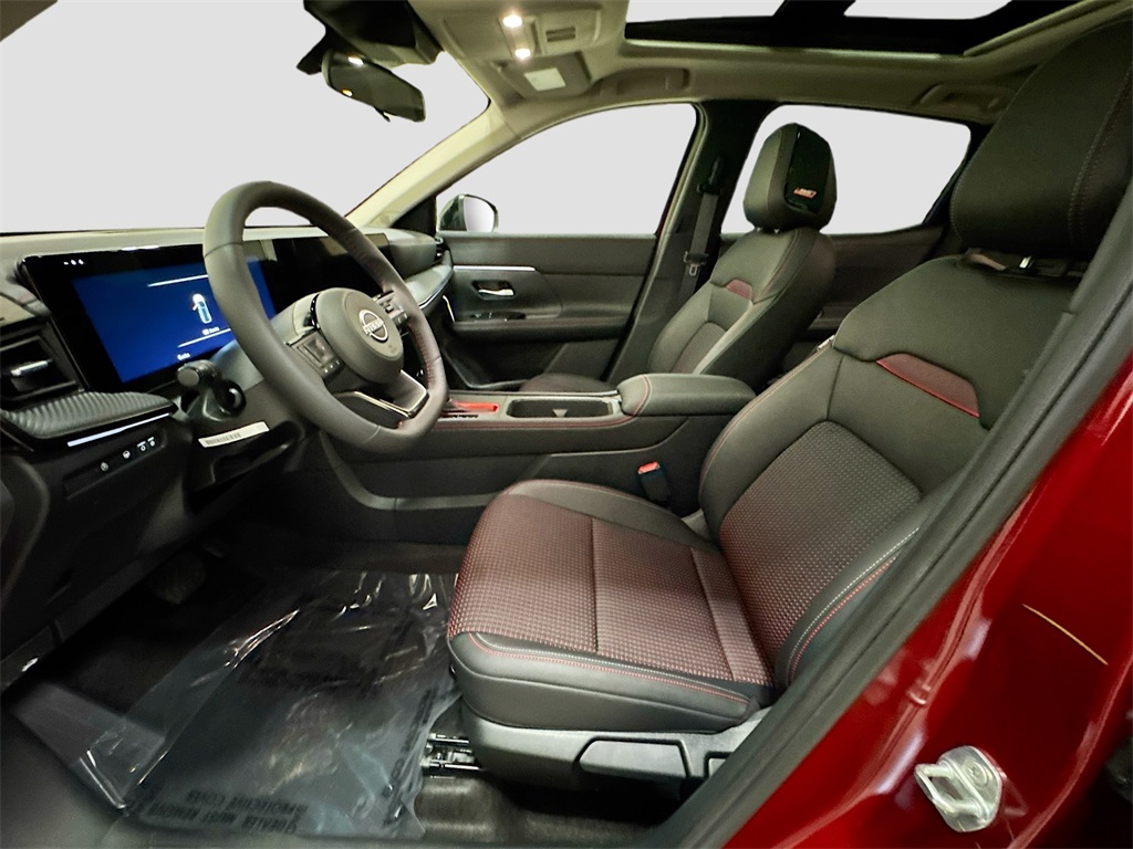 2025 Nissan Kicks SR photo 4