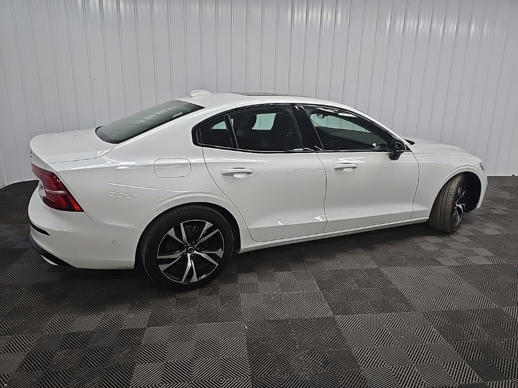2024 Volvo S60 B5 Plus photo 3