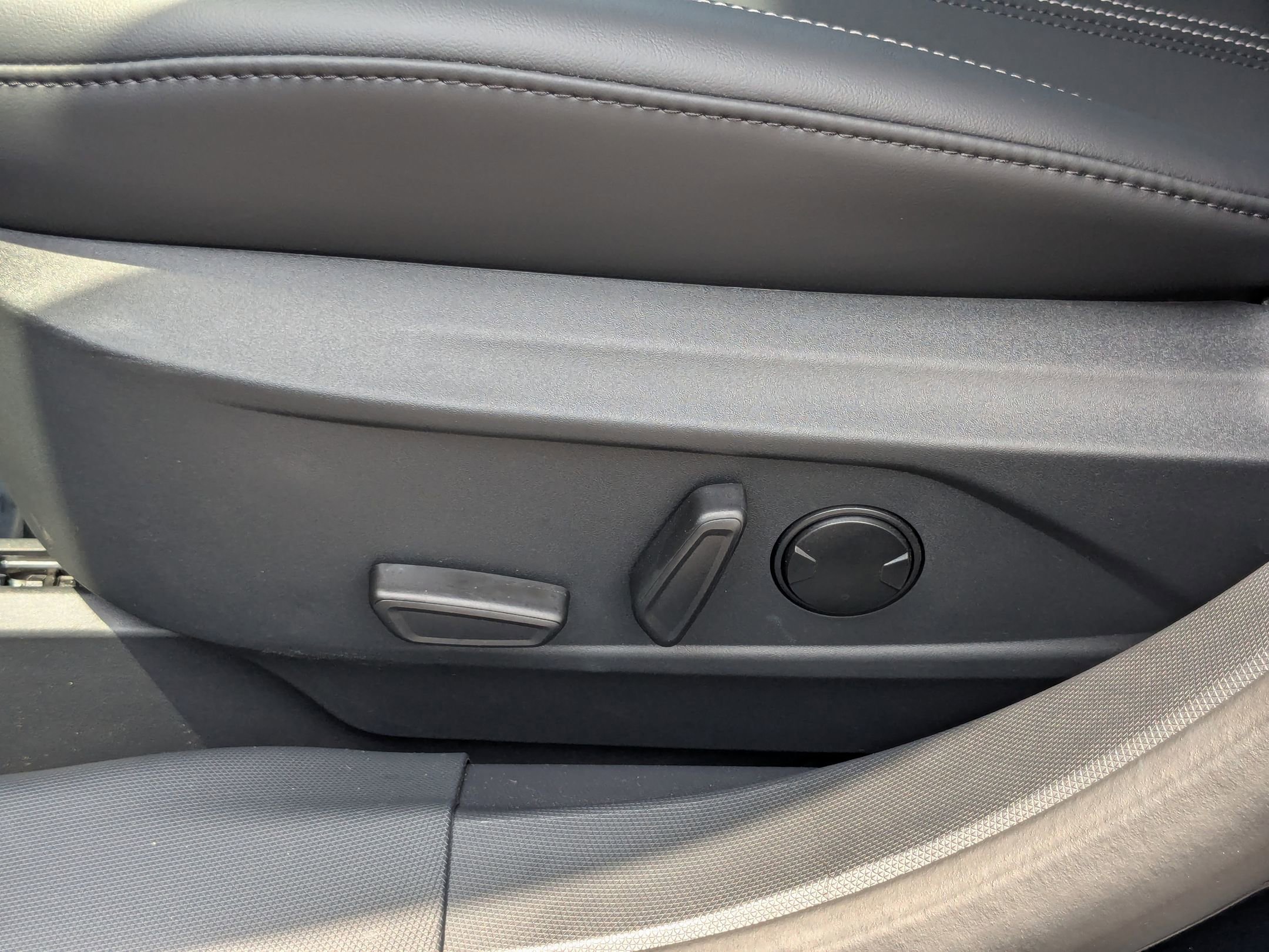2025 Ford Mustang Mach-E Select photo 14