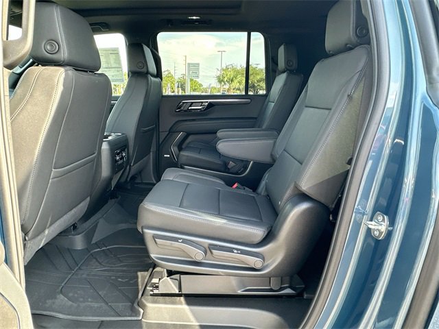 2025 Chevrolet Suburban LT photo 23