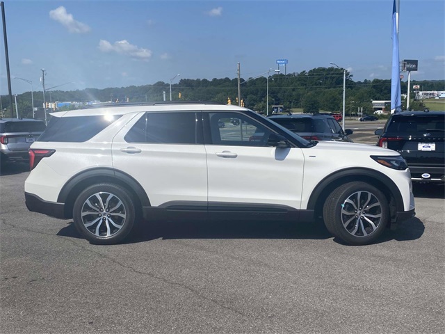 2025 Ford Explorer ST-Line photo 2