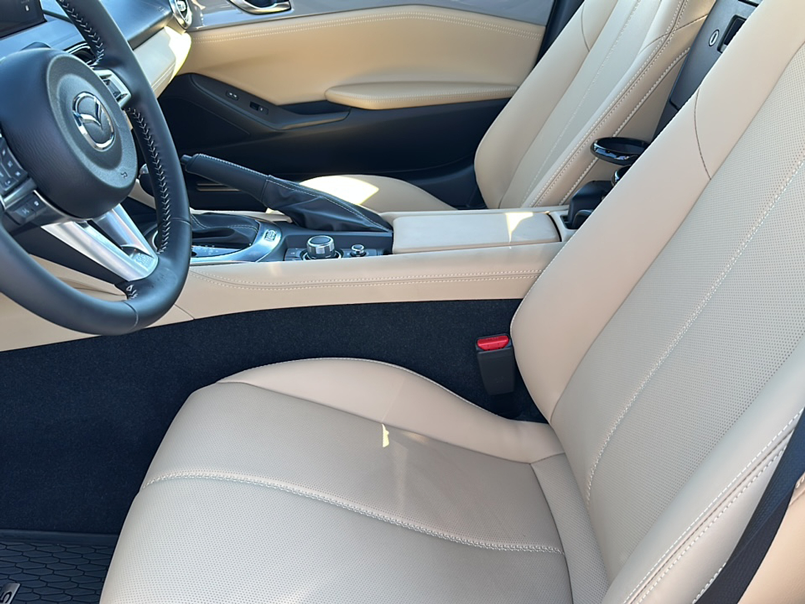 2024 Mazda MX-5 Miata Miata Grand Touring photo 3