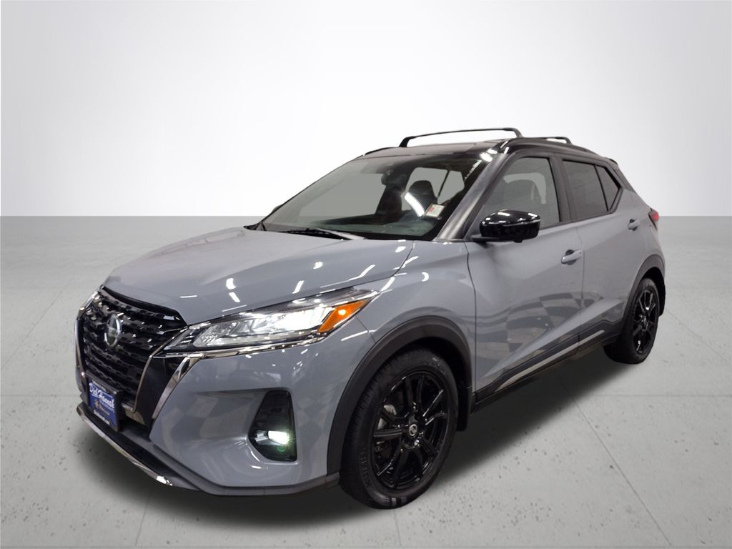 2021 Nissan Kicks SR photo 2