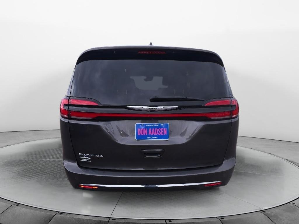 2022 Chrysler Pacifica Touring L photo 7