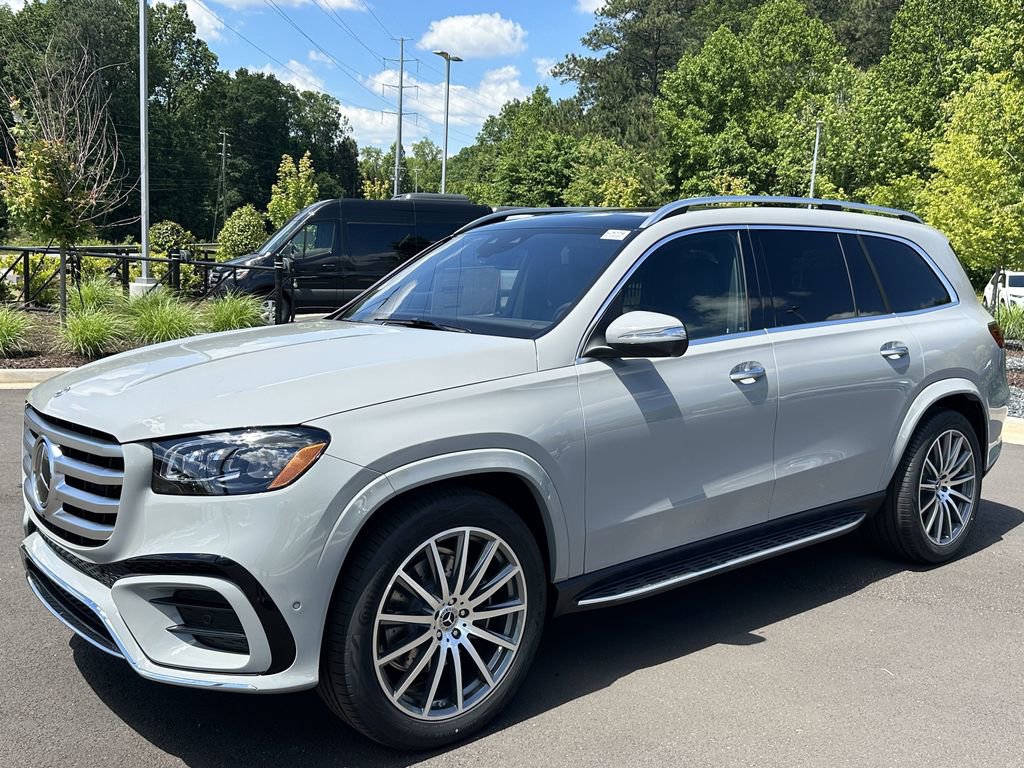 2025 Mercedes Benz GLS 450 4MATIC photo 3