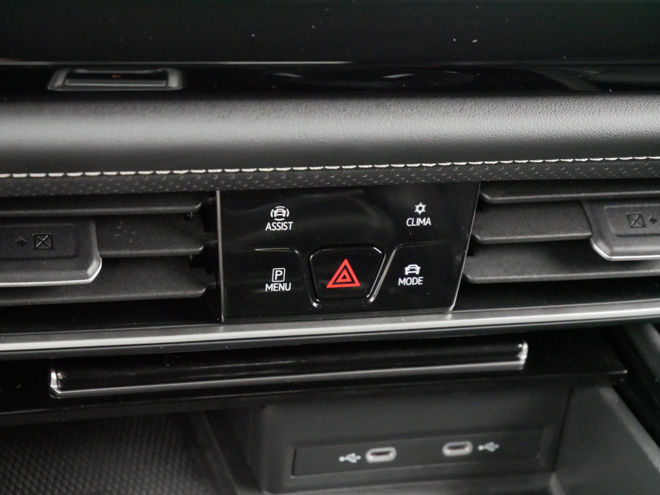 2024 Volkswagen Atlas SE Technology photo 20