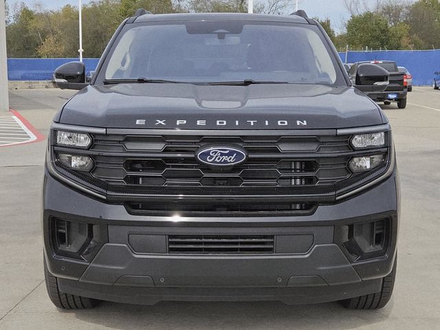 2025 Ford Expedition photo 3