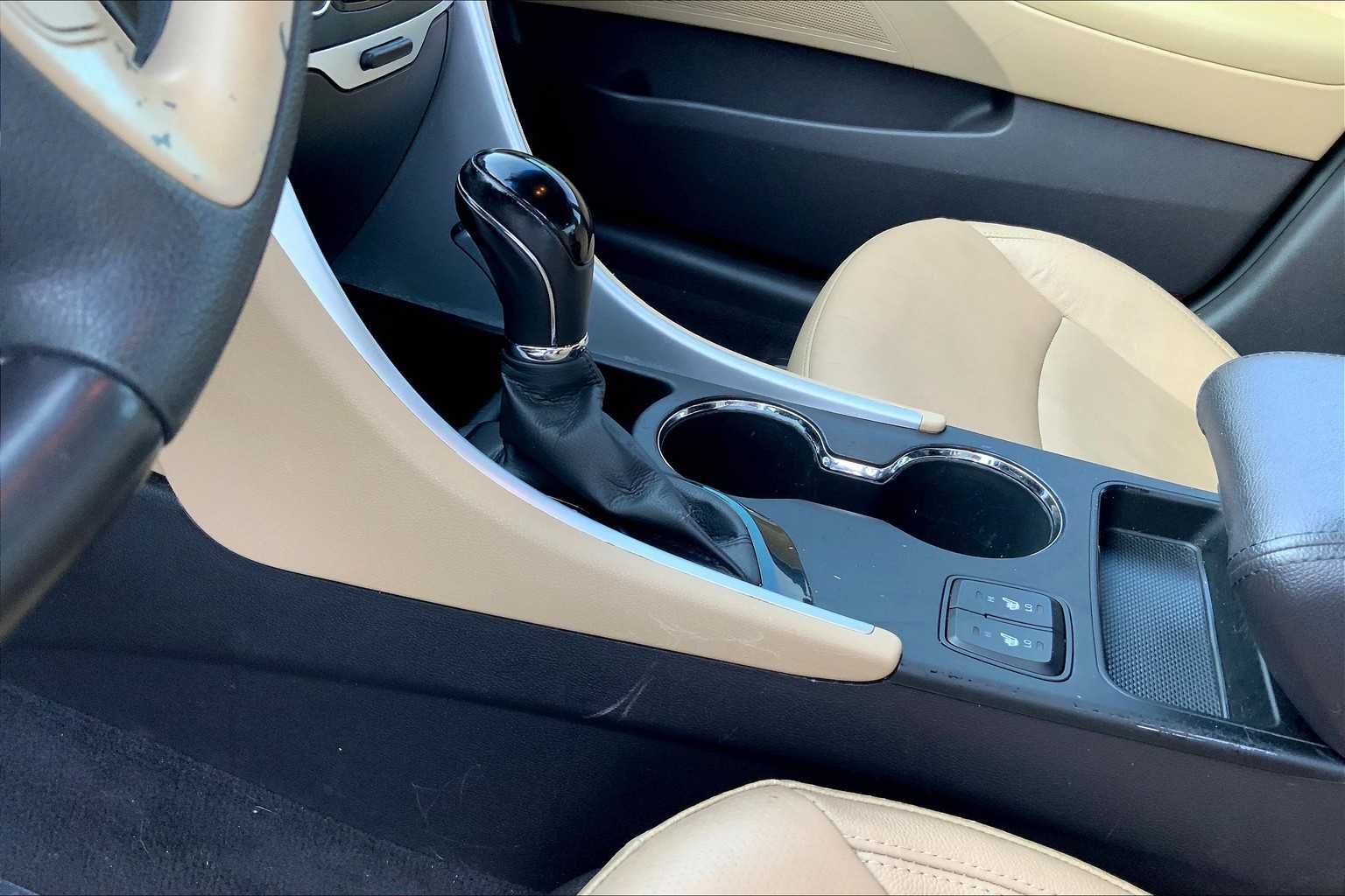 2011 Hyundai Sonata photo 16