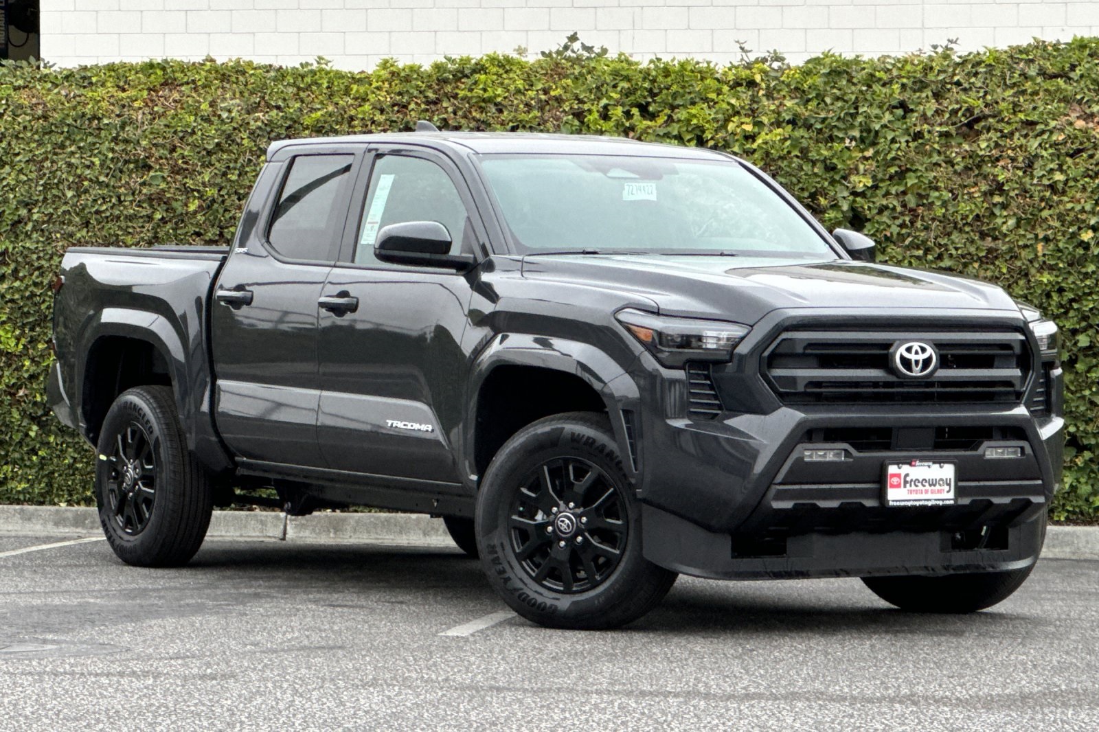 2025 Toyota Tacoma SR5 4x4 Double Cab photo 2