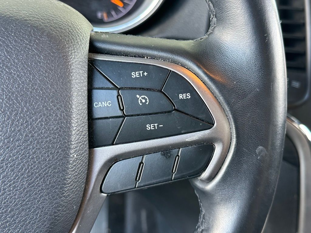 2019 Jeep Grand Cherokee Laredo E photo 8