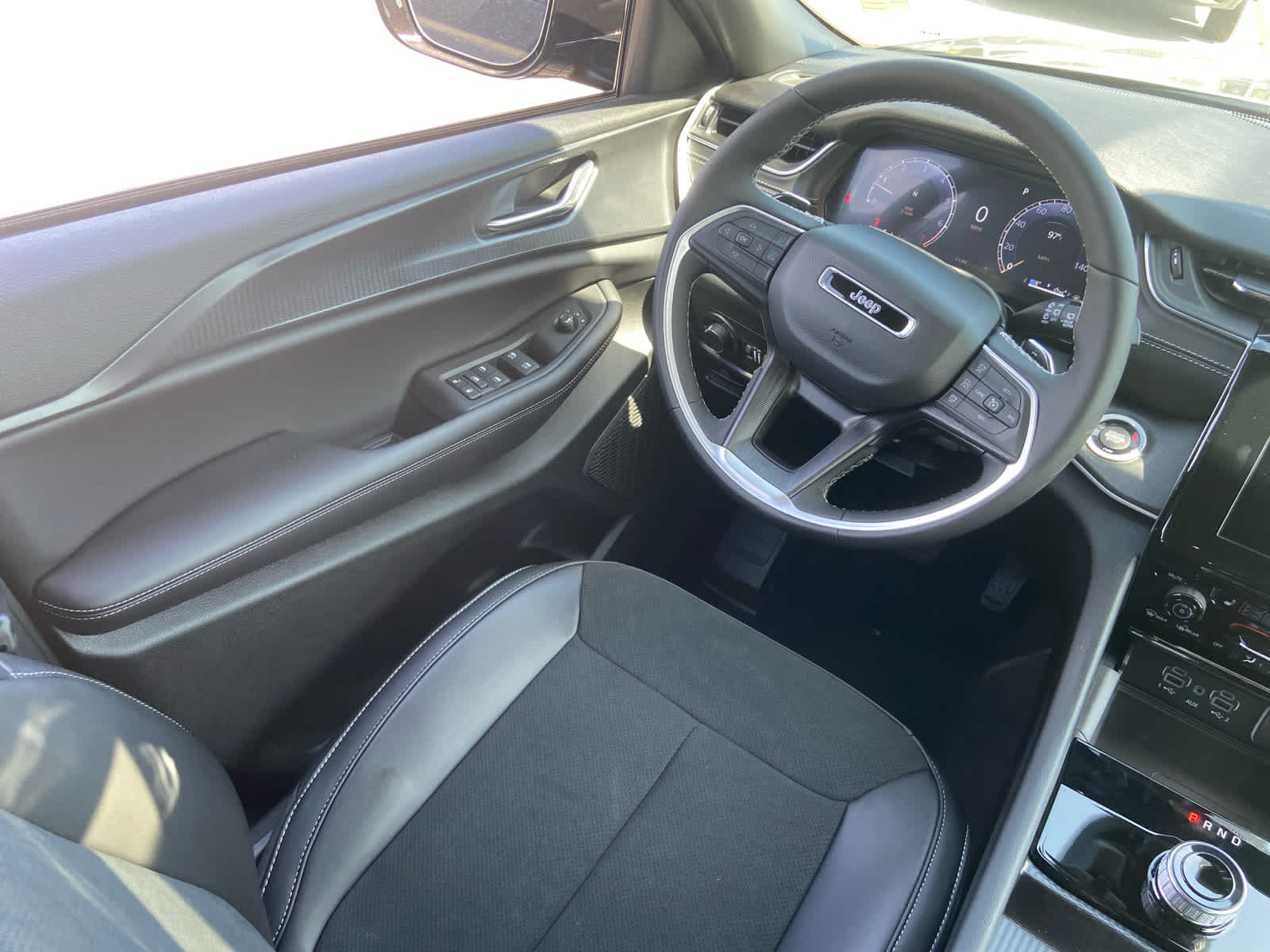 2025 Jeep Grand Cherokee Altitude photo 16