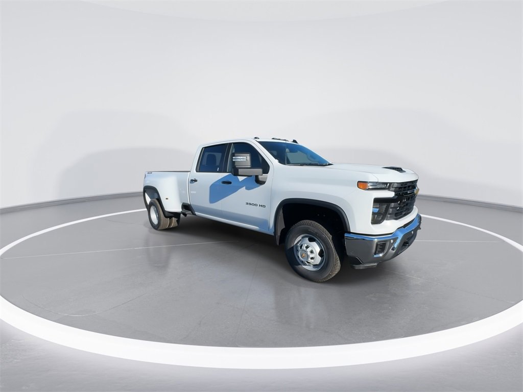 2026 Chevrolet Silverado 3500HD photo 2