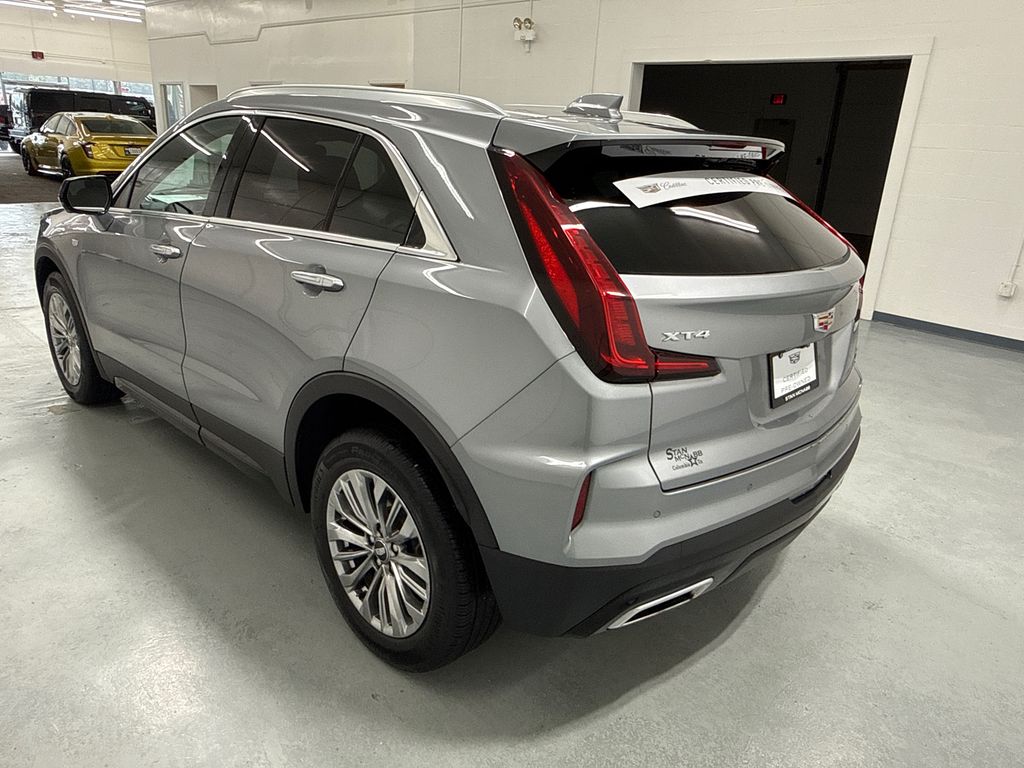 2025 Cadillac XT4 Premium Luxury photo 3