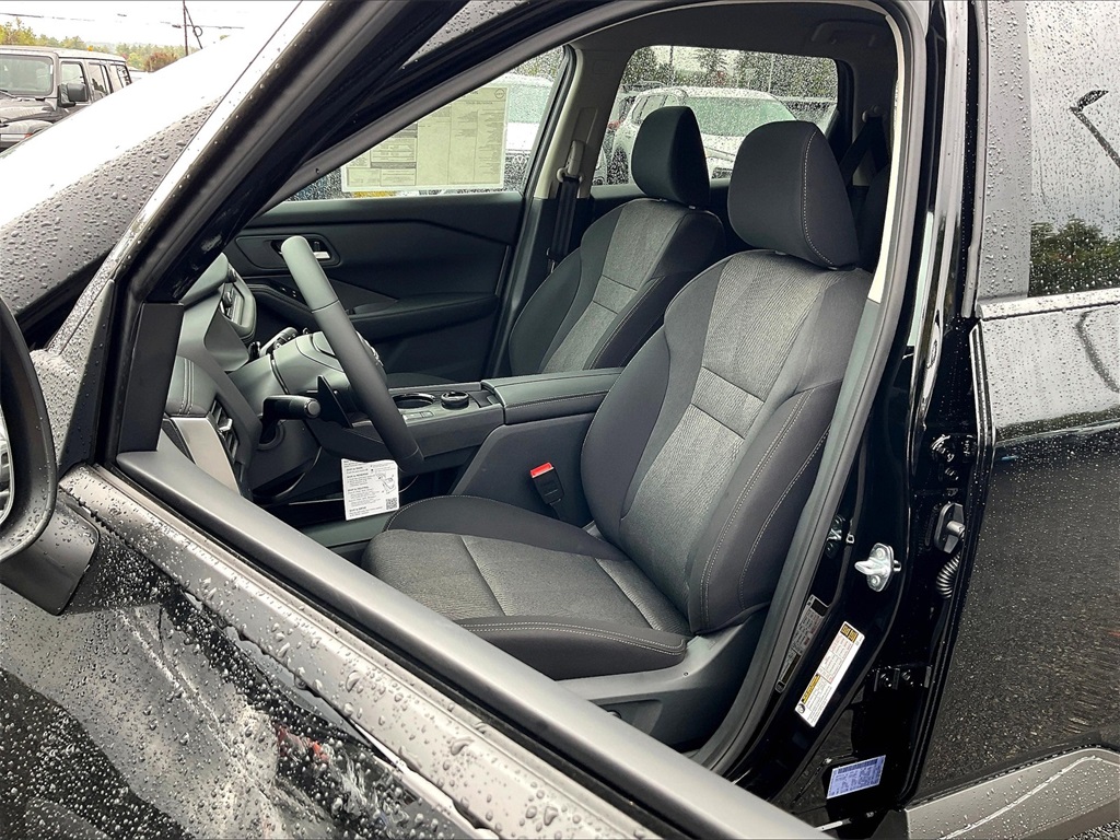 2026 Nissan Rogue SV photo 10