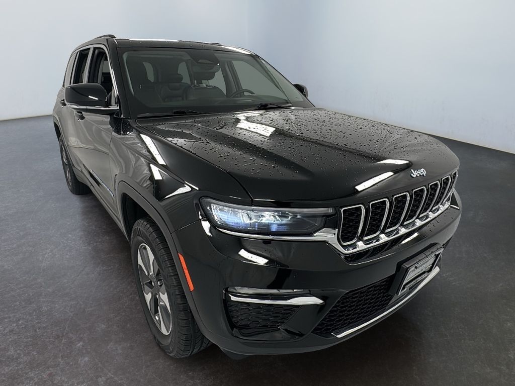 2022 Jeep Grand Cherokee 4xe's photo
