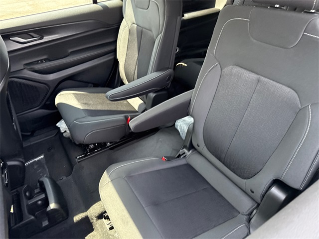 2025 Jeep Grand Cherokee Laredo photo 29