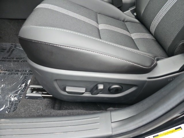 2025 Mazda CX-50 2.5 S Preferred photo 10