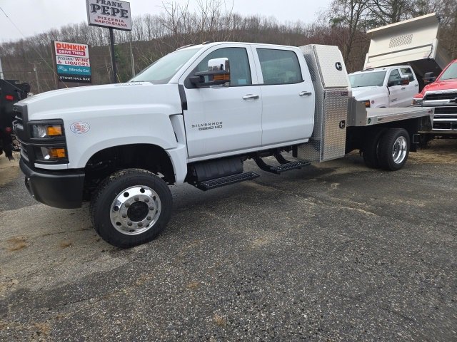 2024 Chevrolet Silverado 5500HD Work Truck photo 2