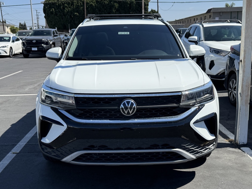 2022 Volkswagen Taos SE photo 2