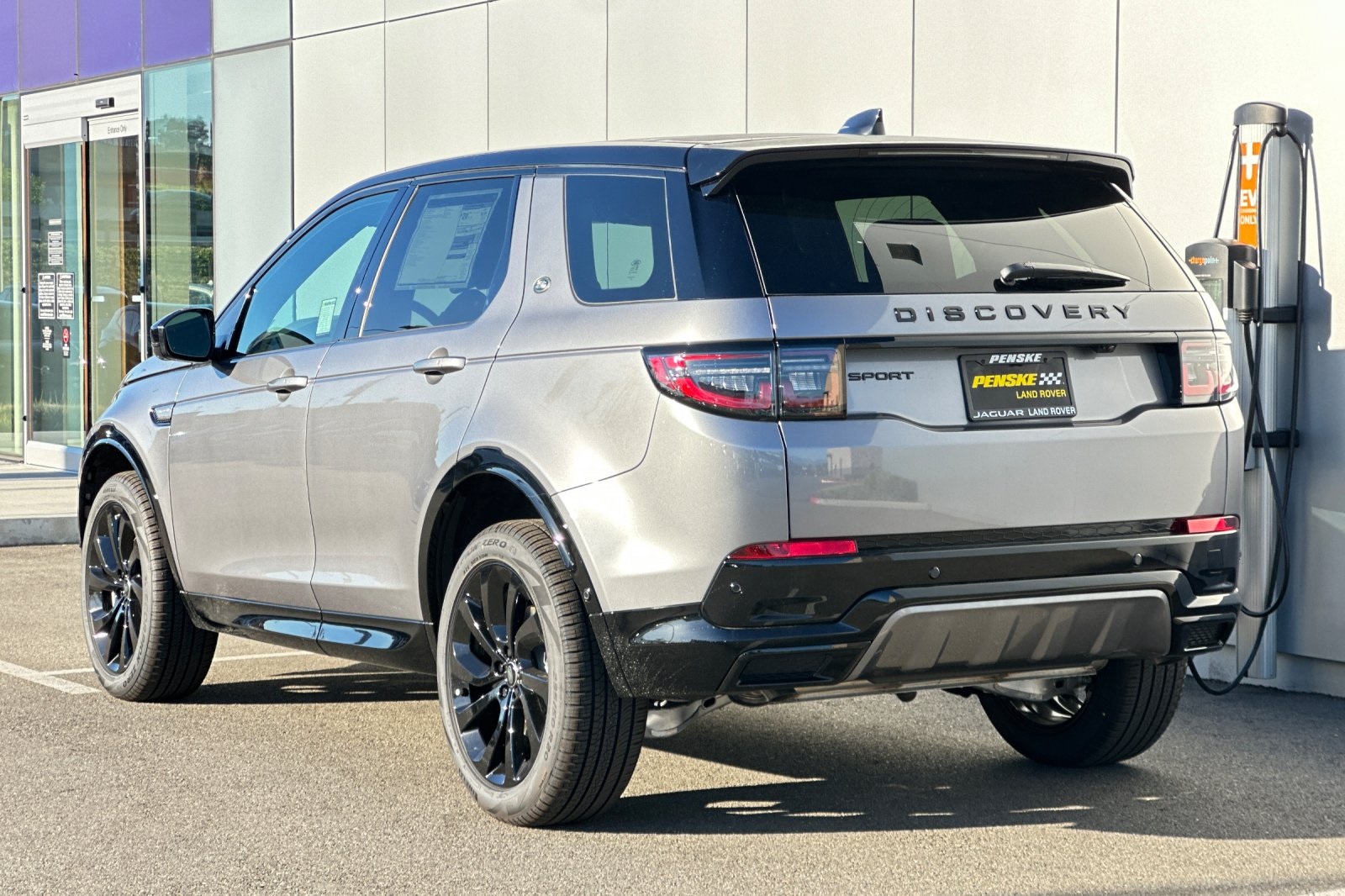 2025 Land Rover Discovery Sport SE photo 4