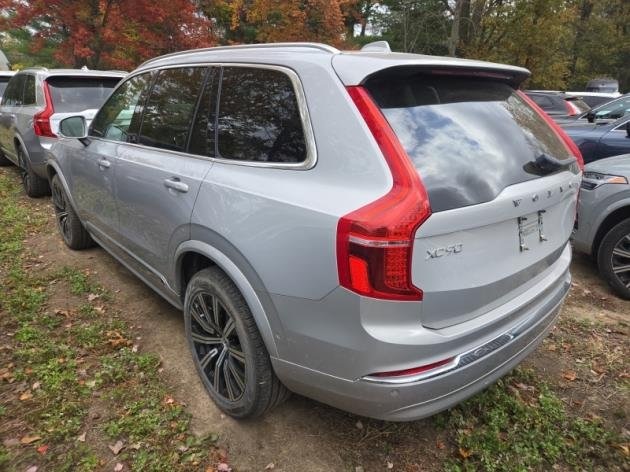 2023 Volvo XC90 Plus photo 2