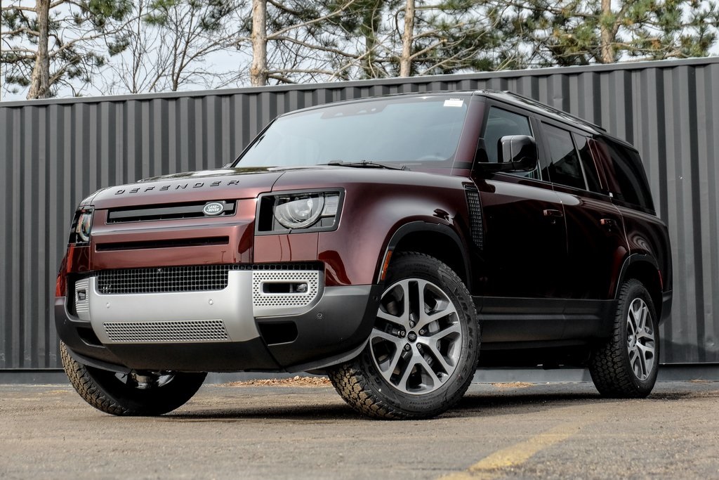 2025 Land Rover Defender S's photo