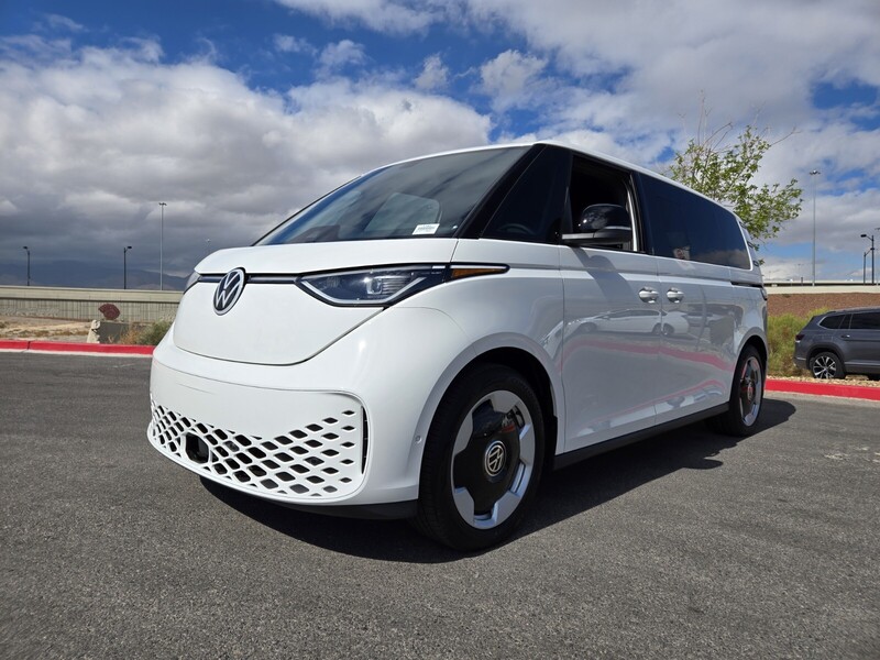 2025 Volkswagen ID. Buzz Pro S photo 2