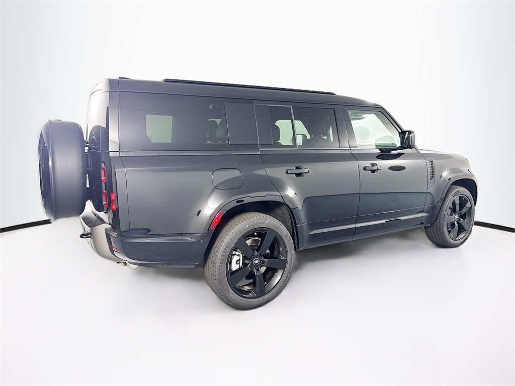 2025 Land Rover Defender 130 X-Dynamic SE photo 5