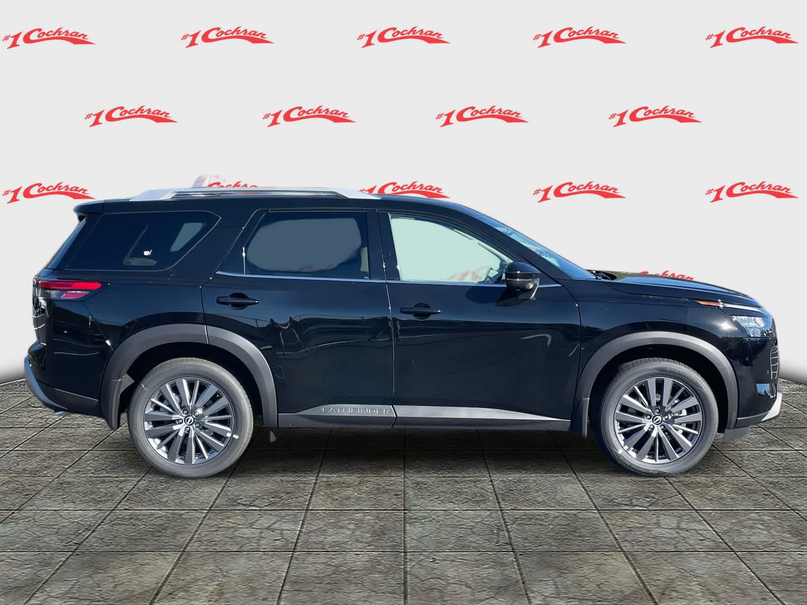 2025 Nissan Pathfinder SL photo 2