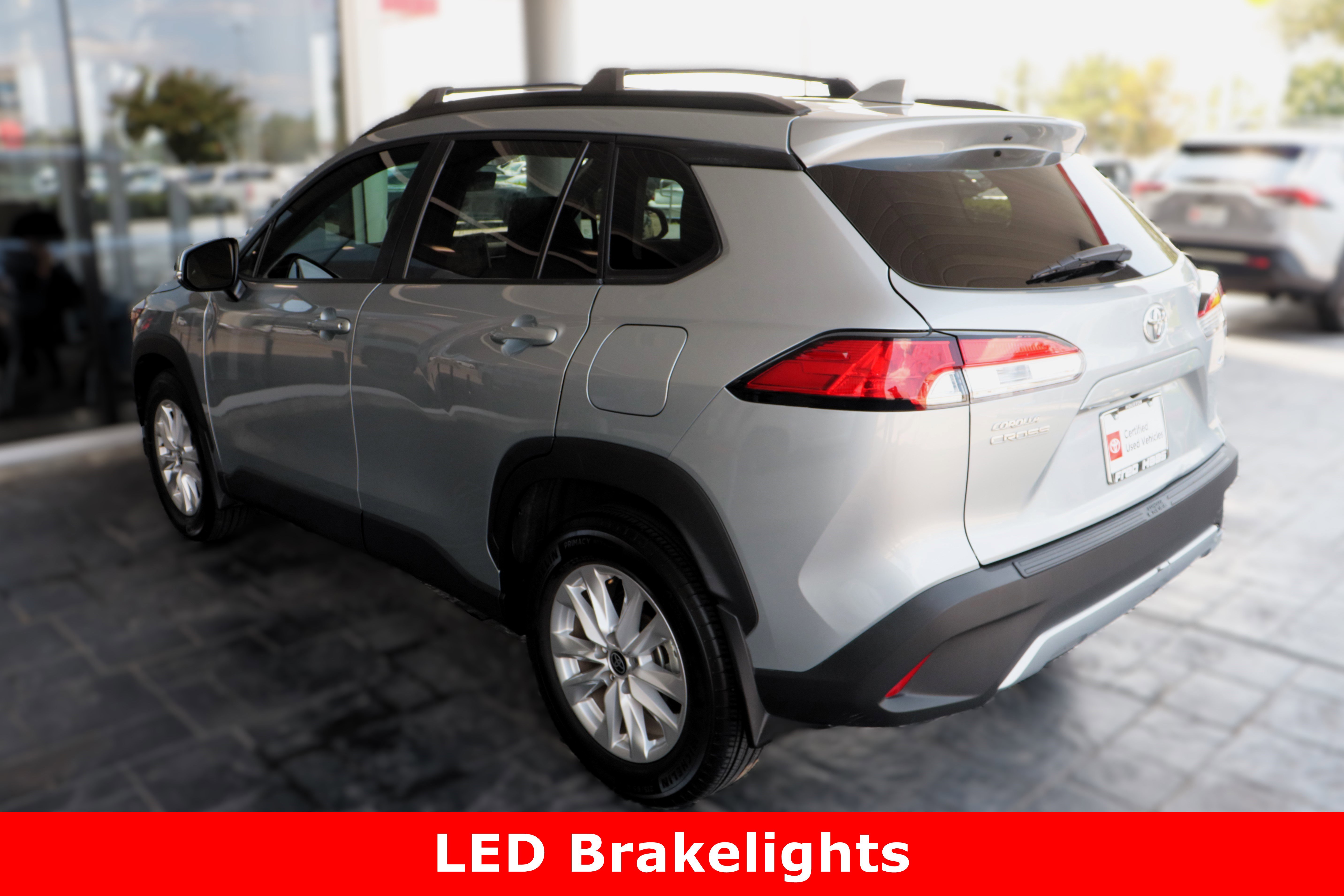 2024 Toyota Corolla Cross LE photo 5