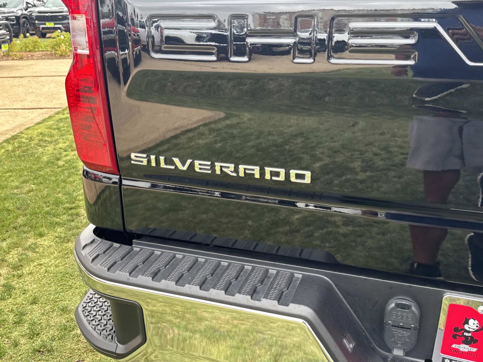 2025 Chevrolet Silverado 1500 LT photo 6