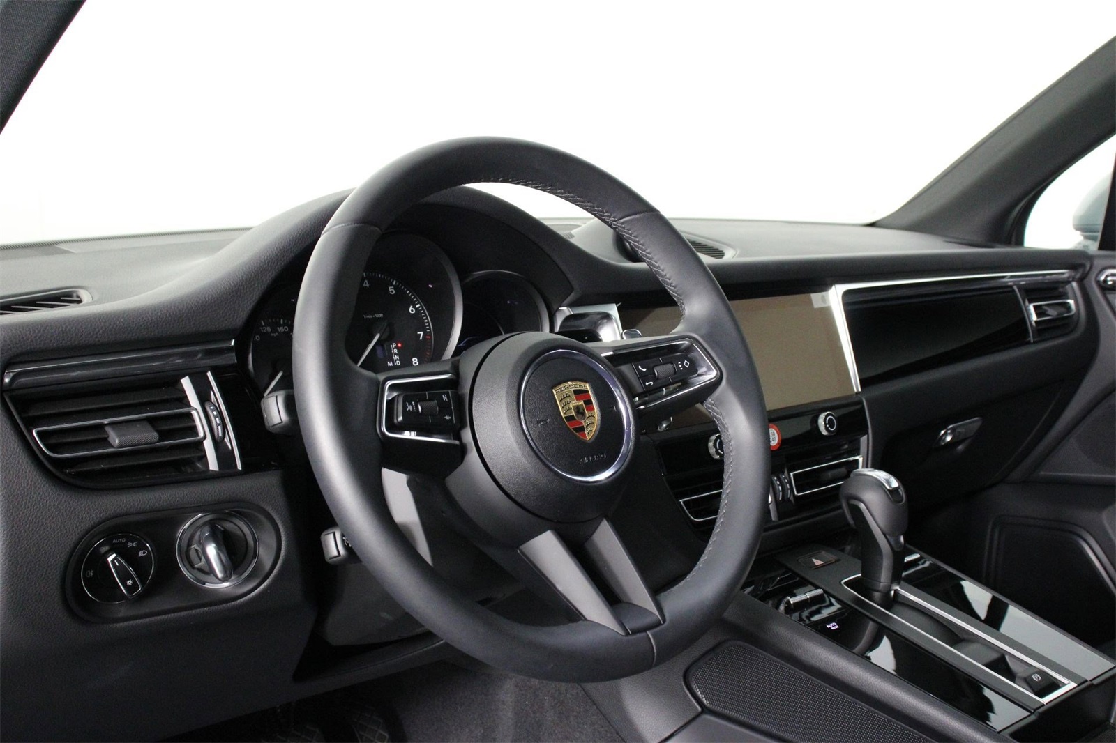 2025 Porsche Macan photo 4