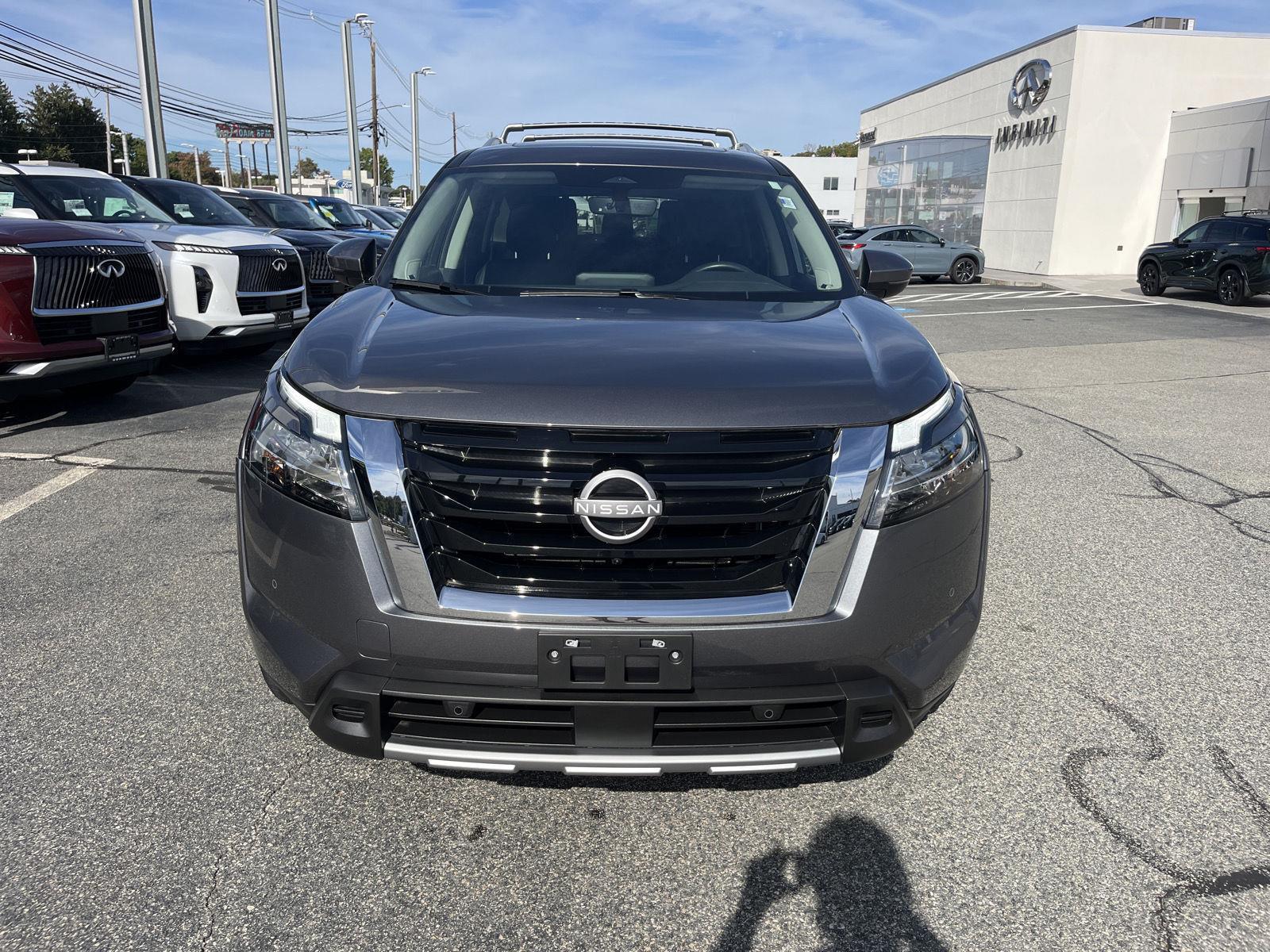 2024 Nissan Pathfinder SL photo 6