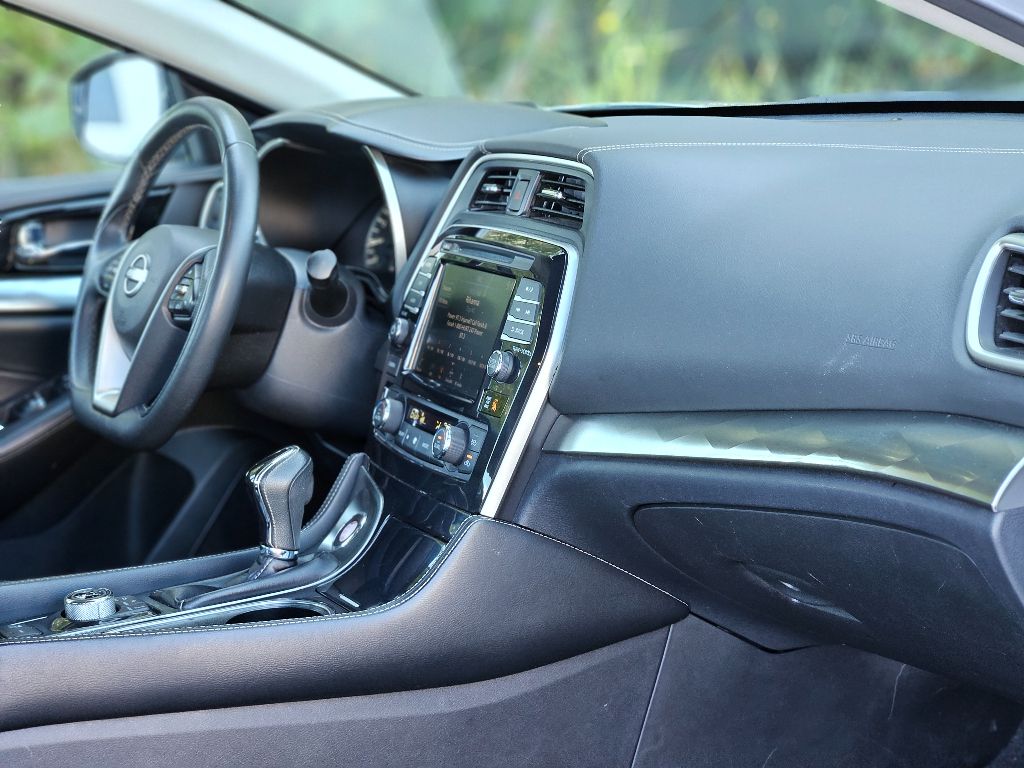 2023 Nissan Maxima SV photo 13