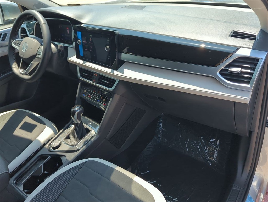 2025 Volkswagen Taos SE photo 23